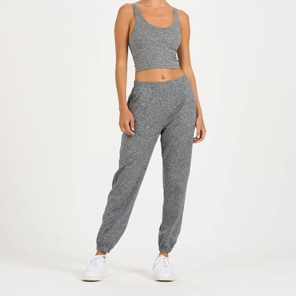 NEW Vuori Women’s Boyfriend Jogger - Picture 4 of 5